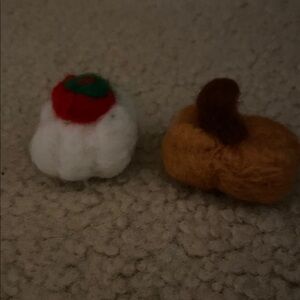 Festive felted animals - White and Brown